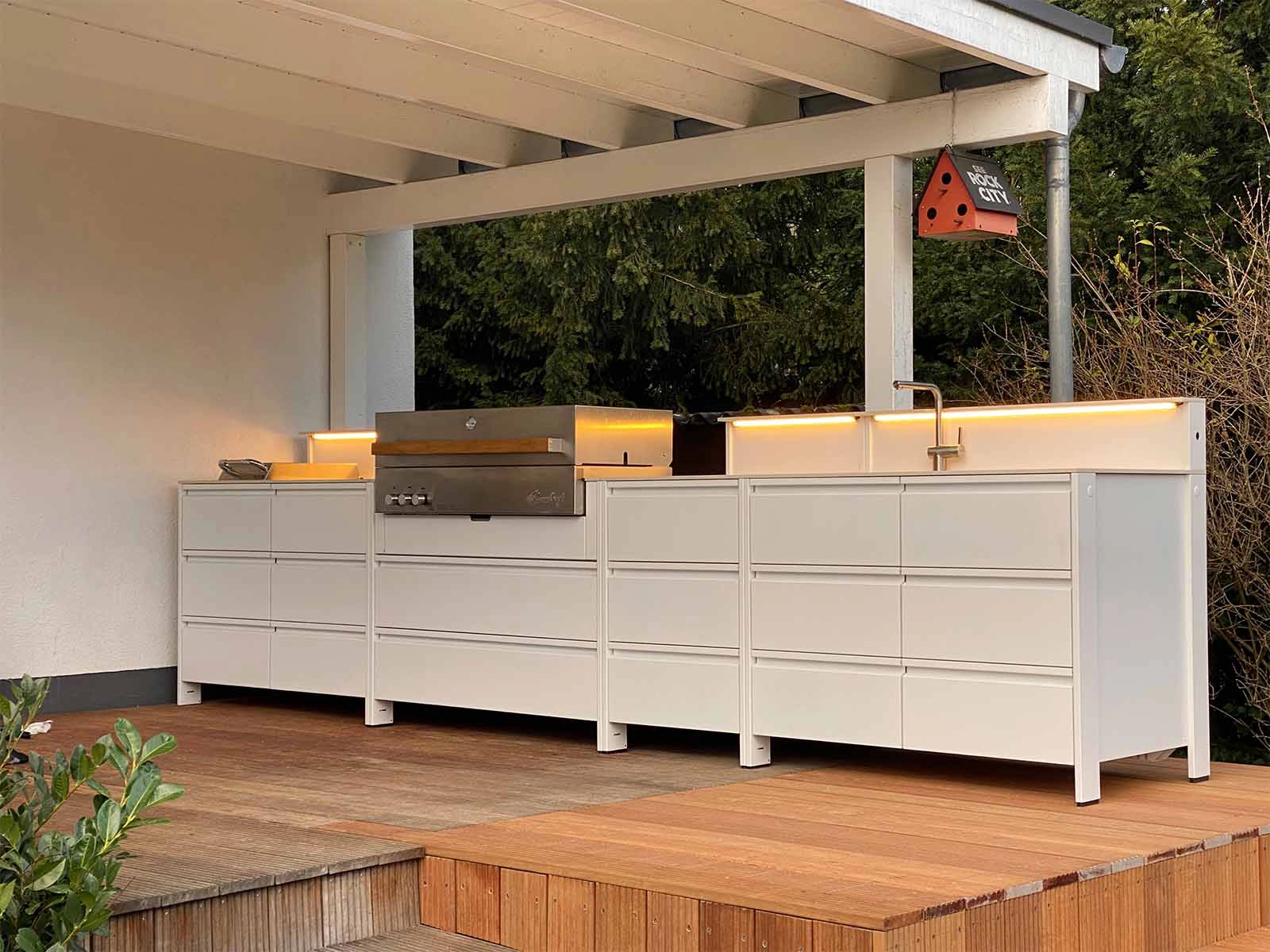 Modernes Einfamilienhaus mit Rollläden