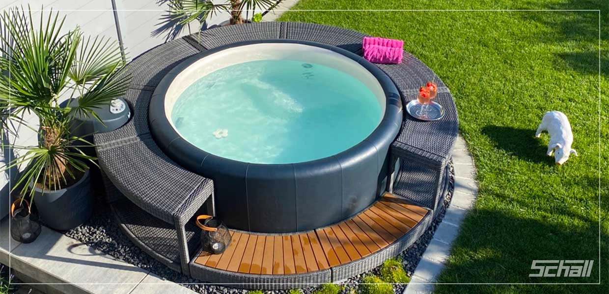 Modernes Einfamilienhaus mit Rollläden