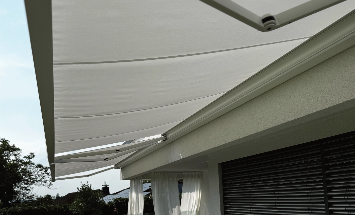 Terrasse mit Pergolamarkise